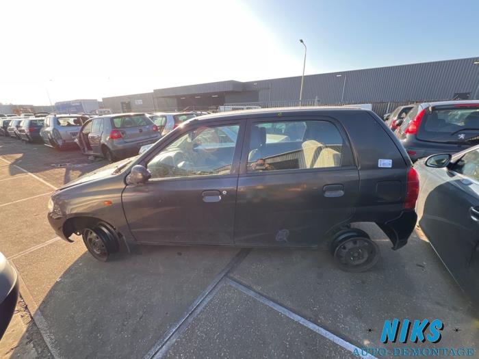 Suzuki Alto 1.1 16V Skrotfordon (2003, ZWART)