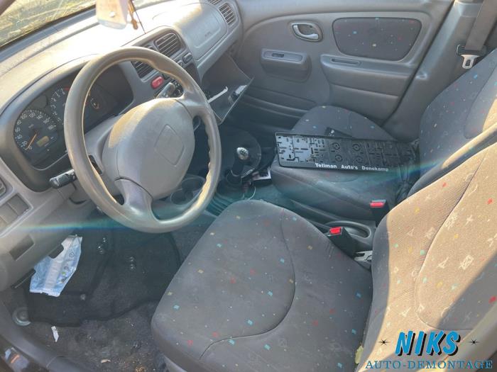 Suzuki Alto 1.1 16V Skrotfordon (2003, ZWART)