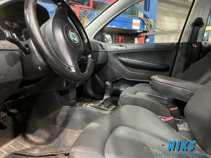 Skoda Fabia 1.4i 16V Skrotfordon (2006, ZWART)