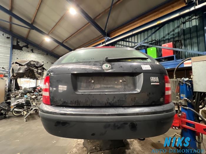 Skoda Fabia 1.4i 16V Skrotfordon (2006, ZWART)