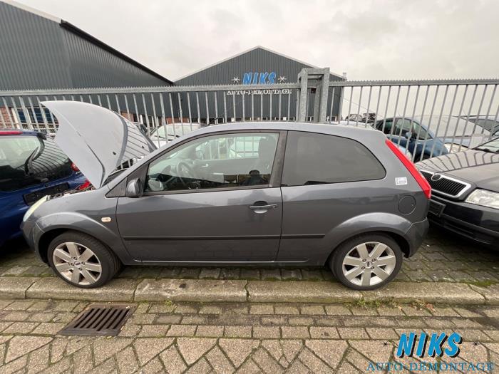 Ford Fiesta 5 1.3 Sloopvoertuig (2005, Grijs)