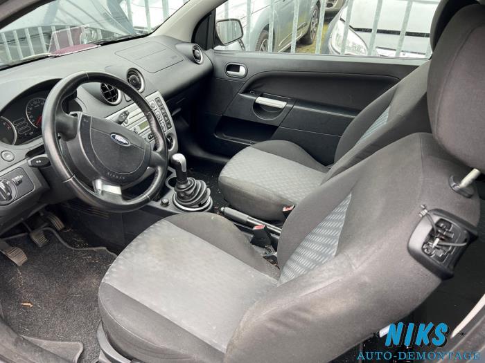 Ford Fiesta 5 1.3 Sloopvoertuig (2005, Grijs)