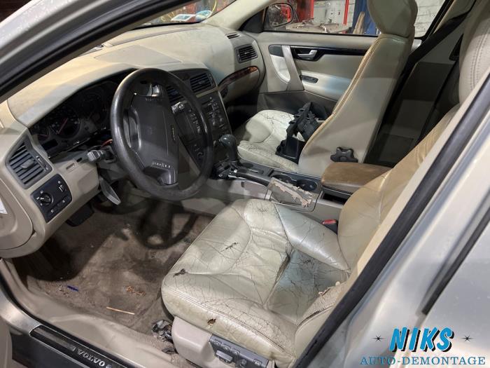 Volvo V70 2.4 20V 170 Samochód złomowany (2002, Szary)