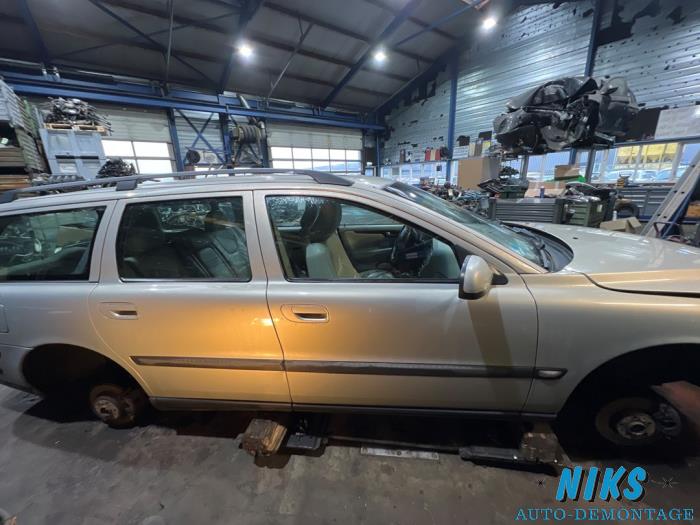 Volvo V70 2.4 20V 170 Samochód złomowany (2002, Szary)