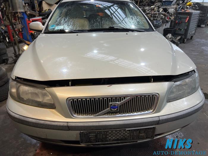 Volvo V70 2.4 20V 170 Samochód złomowany (2002, Szary)