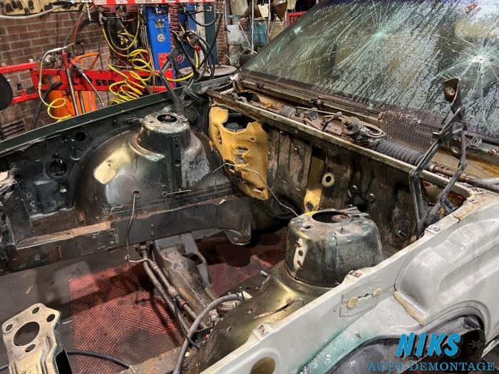 Volvo 940 I Estate 2.3i (LPT) Polar Samochód złomowany (1997, Zielony)