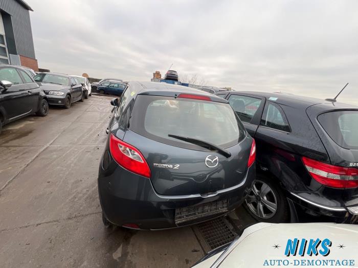 Mazda 2 1.3 16V MZR Samochód złomowany (2010, Ciemny, Szary)