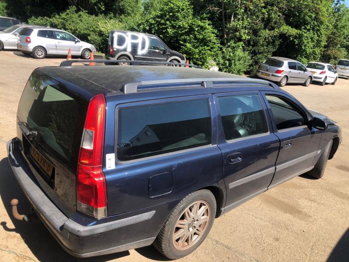 Volvo V70 2.4 20V 140 Skrotfordon (2001, BLAUW)