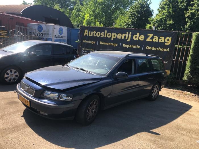 Volvo V70 2.4 20V 140 Skrotfordon (2001, BLAUW)