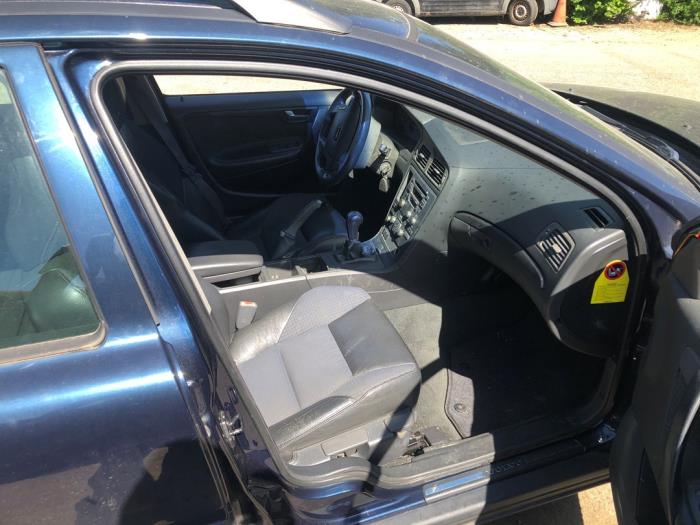 Volvo V70 2.4 20V 140 Skrotfordon (2001, BLAUW)