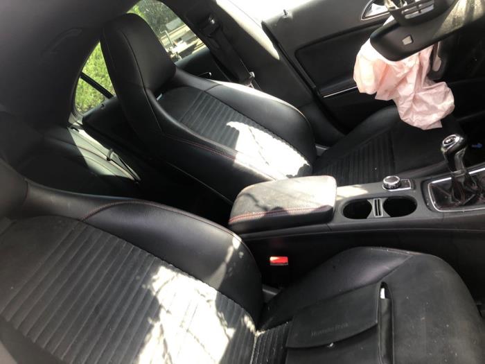 Mercedes CLA 1.6 CLA-200 16V Sloopvoertuig (2013, Grijs)