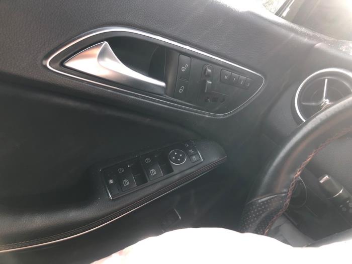 Mercedes CLA 1.6 CLA-200 16V Sloopvoertuig (2013, Grijs)