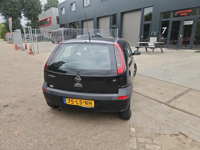 Opel Corsa C 1.2 16V Skrotfordon (2003, ZWART)