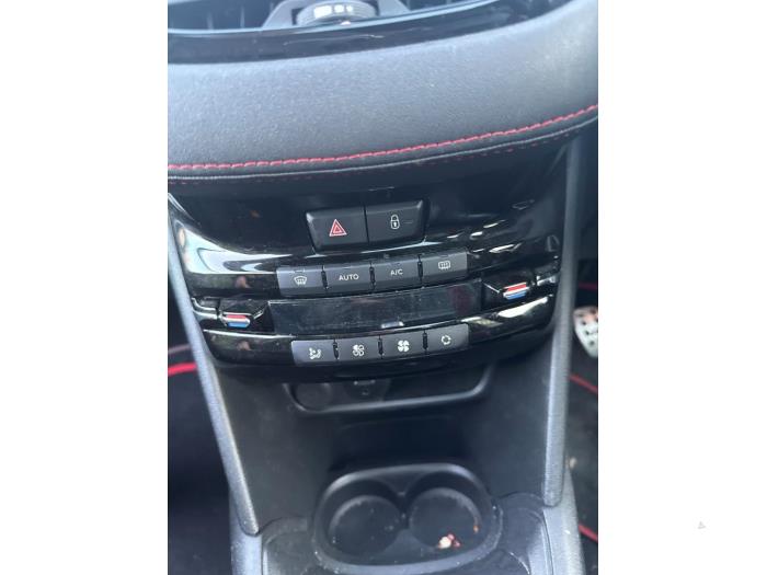 Peugeot 208 I 1.6 16V GTI Samochód złomowany (2017, Czarny)