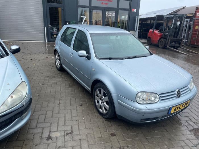 Volkswagen Golf IV 1.6 16V Samochód złomowany (2003, Niebieski)
