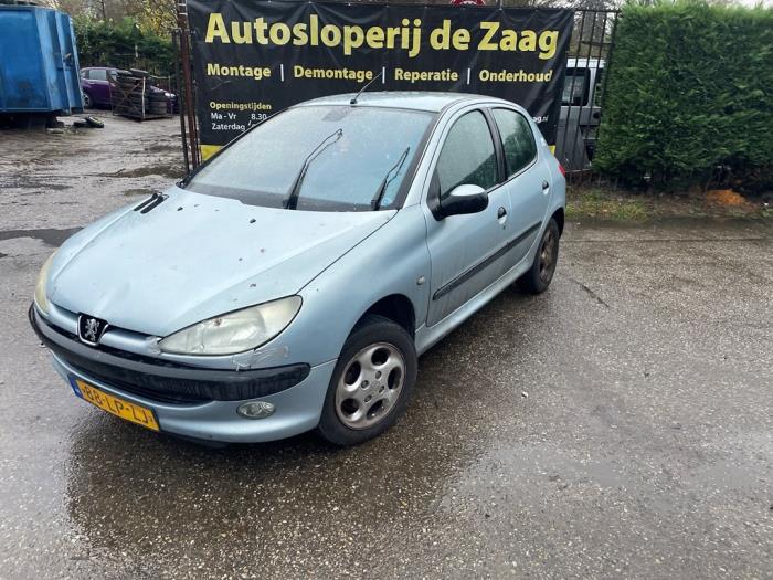 Peugeot 206 1.6 16V Samochód złomowany (2003, Szary)
