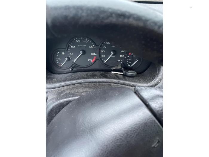 Peugeot 206 1.6 16V Samochód złomowany (2003, Szary)