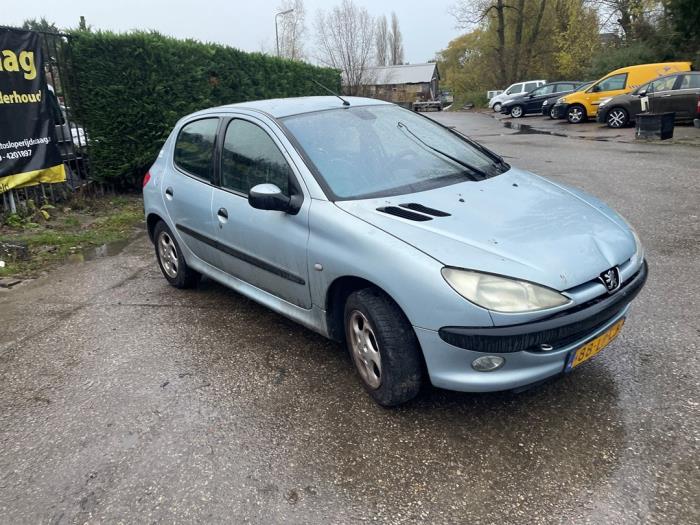 Peugeot 206 1.6 16V Samochód złomowany (2003, Szary)