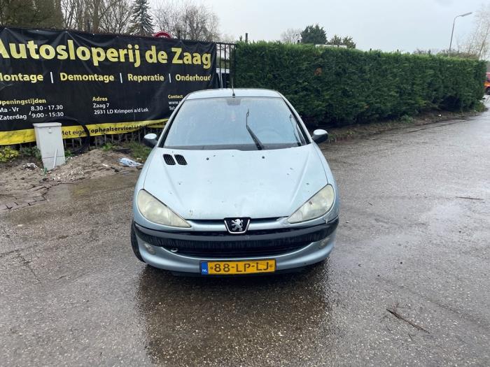 Peugeot 206 1.6 16V Samochód złomowany (2003, Szary)