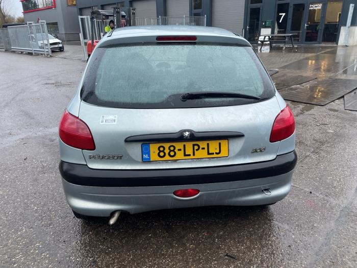 Peugeot 206 1.6 16V Samochód złomowany (2003, Szary)