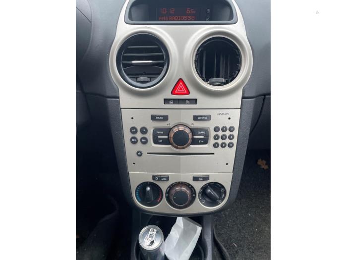 Opel Corsa D 1.4 16V Twinport Samochód złomowany (2007, Czarny)