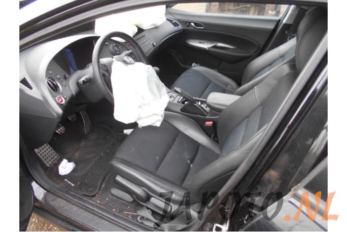 Honda Civic 1.4i Type S 16V Samochód złomowany (2010, Czarny)