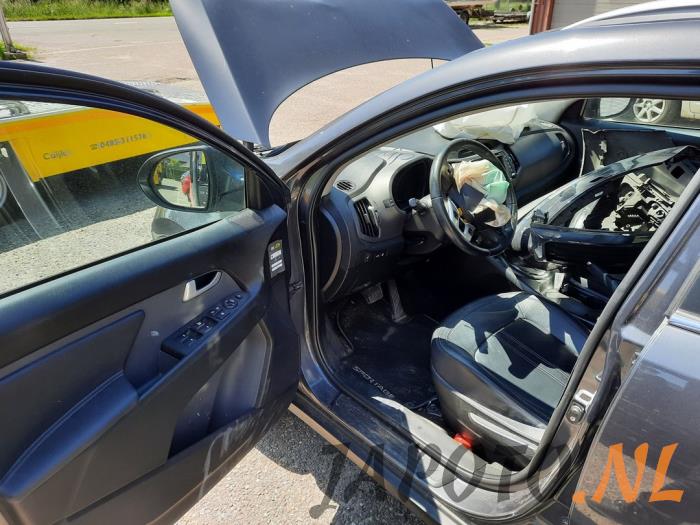 Kia Sportage 2.0 CVVT 16V 4x2 Sloopvoertuig (2012, Grijs)