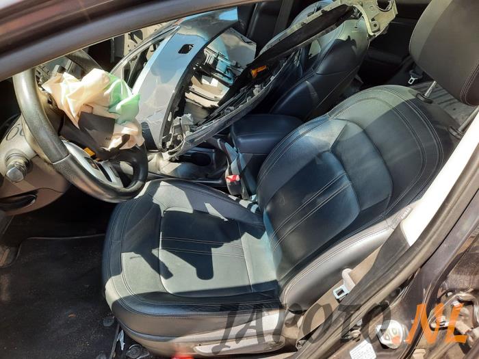 Kia Sportage 2.0 CVVT 16V 4x2 Sloopvoertuig (2012, Grijs)