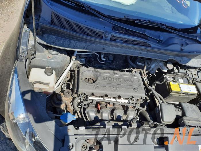 Kia Sportage 2.0 CVVT 16V 4x2 Sloopvoertuig (2012, Grijs)