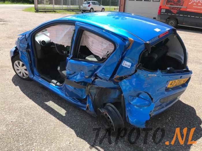 Toyota Aygo 1.0 12V VVT-i Skrotfordon (2013, BLAUW)