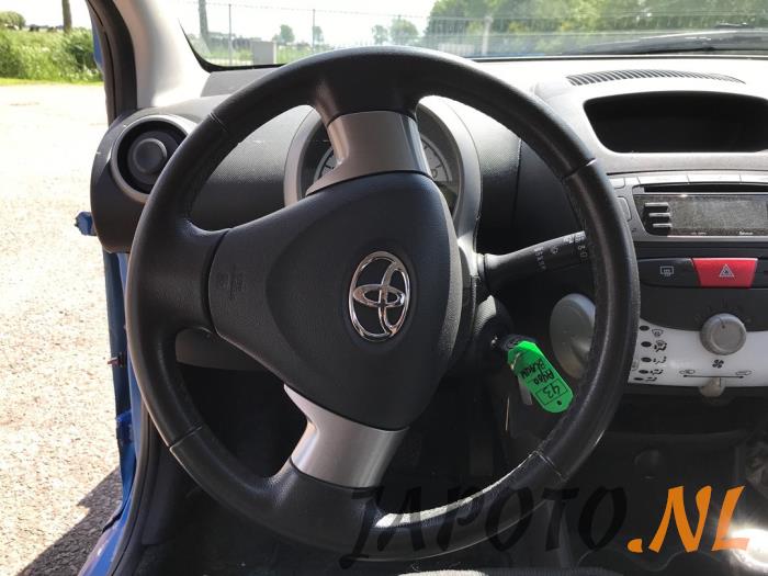 Toyota Aygo 1.0 12V VVT-i Skrotfordon (2013, BLAUW)