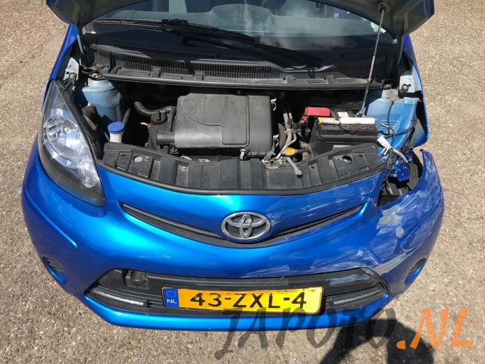 Toyota Aygo 1.0 12V VVT-i Skrotfordon (2013, BLAUW)