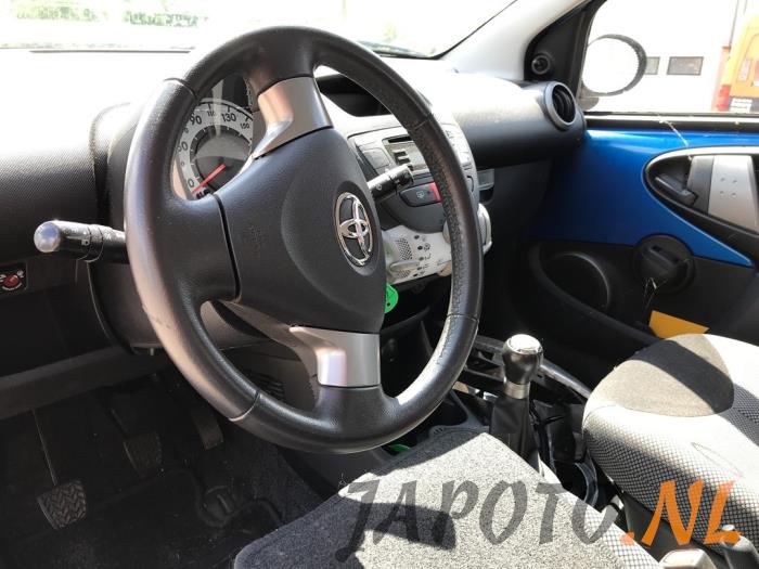 Toyota Aygo 1.0 12V VVT-i Skrotfordon (2013, BLAUW)
