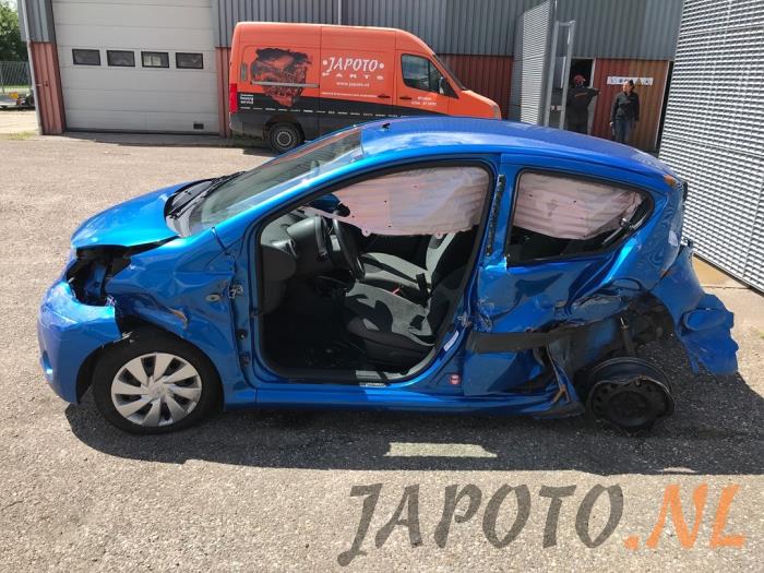 Toyota Aygo 1.0 12V VVT-i Skrotfordon (2013, BLAUW)