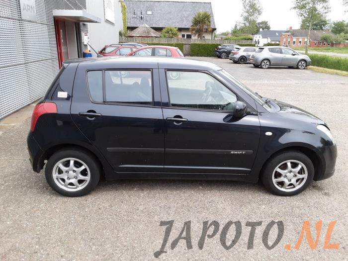 Suzuki Swift 1.3 VVT 16V Skrotfordon (2006, ZWART)