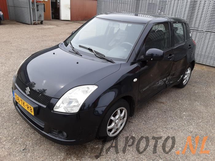 Suzuki Swift 1.3 VVT 16V Skrotfordon (2006, ZWART)