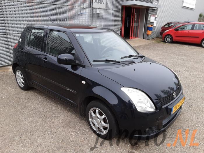 Suzuki Swift 1.3 VVT 16V Skrotfordon (2006, ZWART)