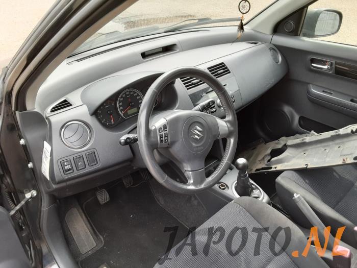 Suzuki Swift 1.3 VVT 16V Skrotfordon (2006, ZWART)