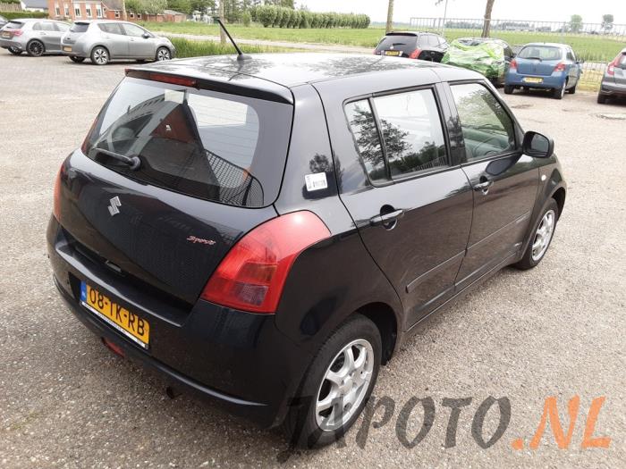 Suzuki Swift 1.3 VVT 16V Skrotfordon (2006, ZWART)