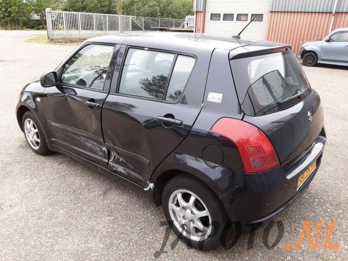 Suzuki Swift 1.3 VVT 16V Skrotfordon (2006, ZWART)