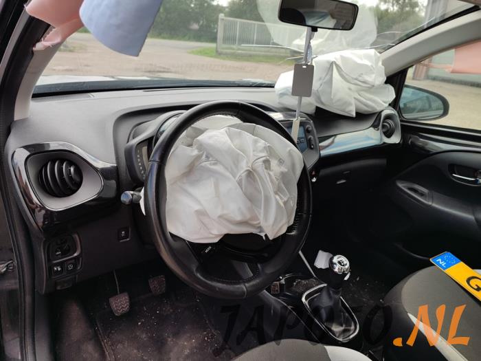 Toyota Aygo 1.0 12V VVT-i Samochód złomowany (2015, Czarny)