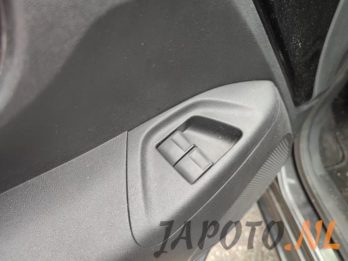 Toyota Aygo 1.0 12V VVT-i Samochód złomowany (2015, Czarny)