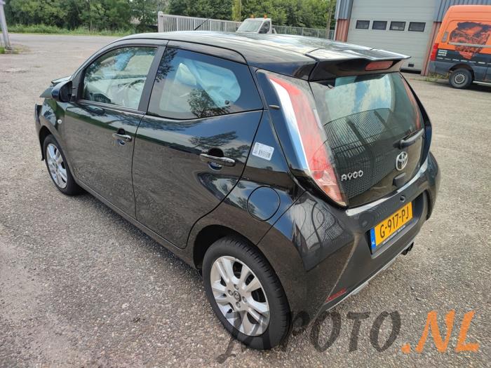 Toyota Aygo 1.0 12V VVT-i Samochód złomowany (2015, Czarny)