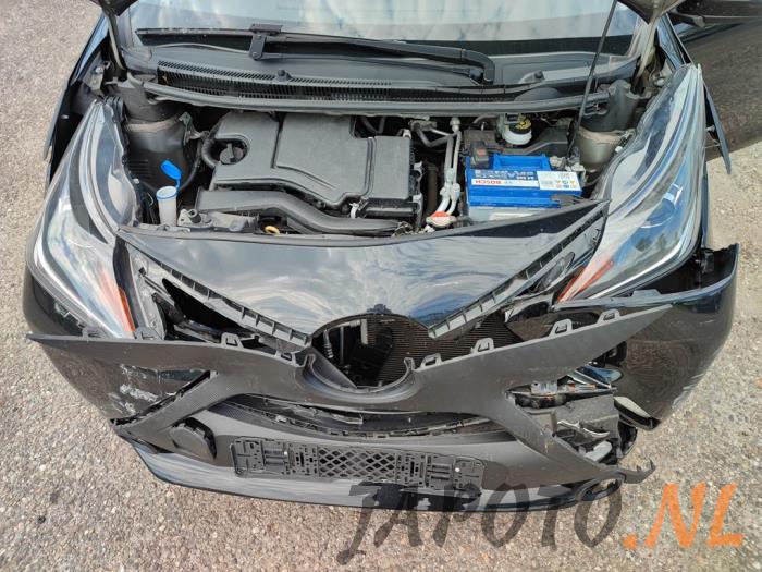 Toyota Aygo 1.0 12V VVT-i Samochód złomowany (2015, Czarny)