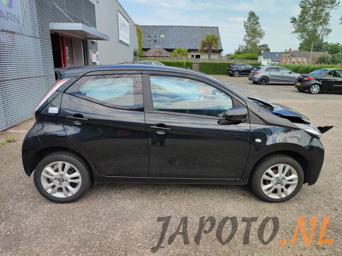 Toyota Aygo 1.0 12V VVT-i Samochód złomowany (2015, Czarny)