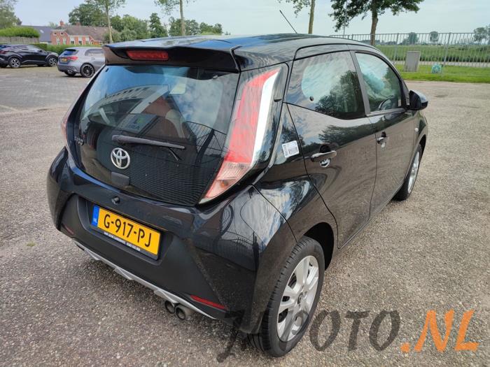 Toyota Aygo 1.0 12V VVT-i Samochód złomowany (2015, Czarny)