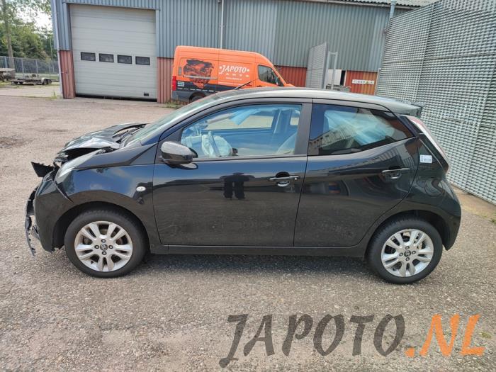 Toyota Aygo 1.0 12V VVT-i Samochód złomowany (2015, Czarny)