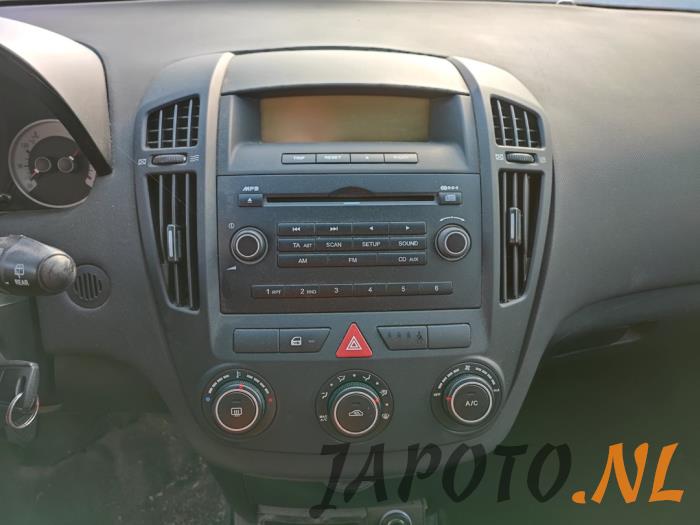 Kia Cee'd Sporty Wagon 1.6 CVVT 16V Sloopvoertuig (2008, Zwart)