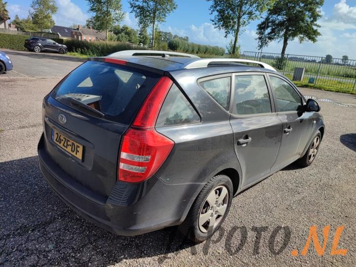 Kia Cee'd Sporty Wagon 1.6 CVVT 16V Sloopvoertuig (2008, Zwart)