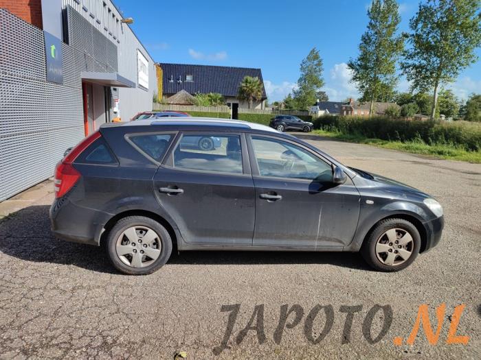 Kia Cee'd Sporty Wagon 1.6 CVVT 16V Sloopvoertuig (2008, Zwart)